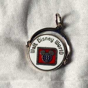 ⭐Vintage Walt Disney World Pendant⭐